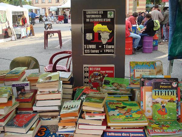 DSC03315.JPG - Vente de livres pour financer le creusement de puits dans le villlage de Yayeme, au Sénégal (association Audace)