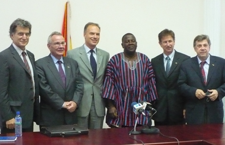 Les dputs, le vice-prsident du Ghana et l'ambassadeur de France